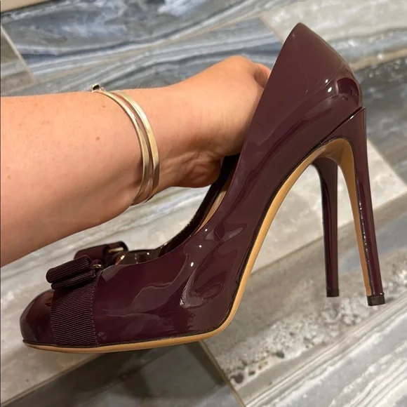 Salvatore Ferragamo Size 7.5 B Burgundy Patent Leather Pumps - Picture 8 of 17